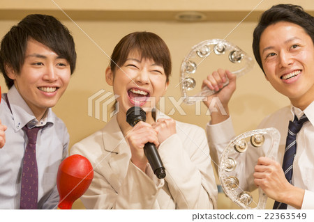 Japanese men and women returning from companies that are excited with karaoke 22363549