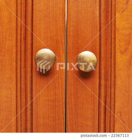 Closed wooden door fragment 22367113