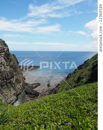 沖繩·石垣島與大崎燈塔與常設懸崖和藍色的大海和夏天的天空 22368589
