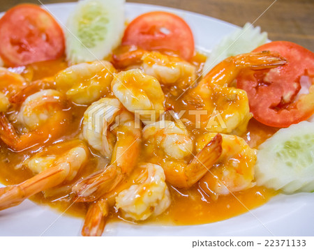 shrimp fried with sweet sauce 22371133