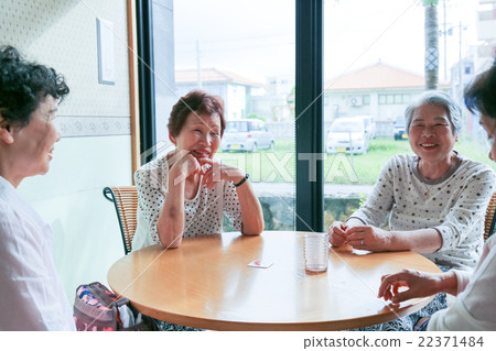 Elderly women coffee time having fun talking 22371484