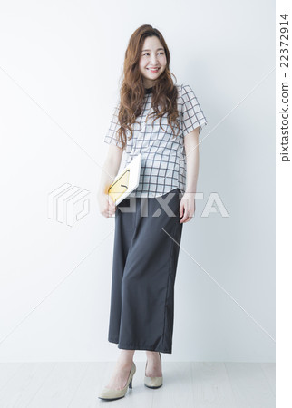 Portrait young lady 22372914