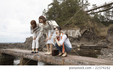 一個女人享受旅行 22374282