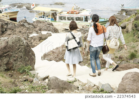 A woman enjoying traveling A woman enjoying traveling 22374543