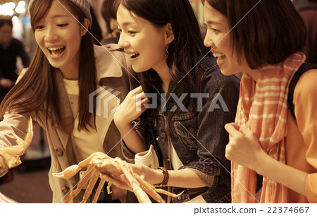 Women sightseeing the market Women sightseeing the market 22374667
