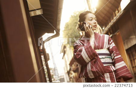 A woman calling with a kimono 22374713