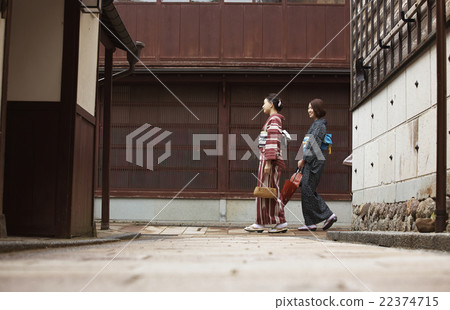 Women sightseeing by kimono 22374715