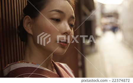 婦女在和服觀光 22374872