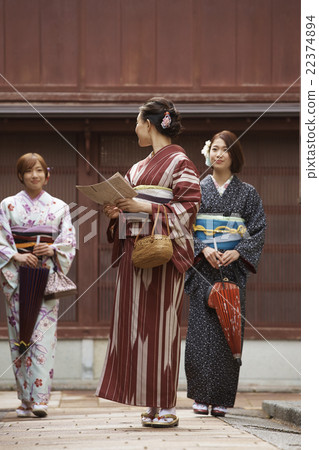 Women sightseeing by kimono 22374894