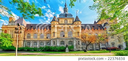 Vajdahunyad Castle (Hungarian-Vajdahunyad vara) Vajdahunyad Castle (Hungarian-Vajdahunyad vara) 22376838