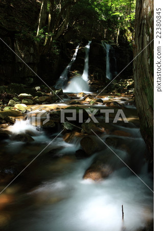 Three room waterfall Three room waterfall 22380845