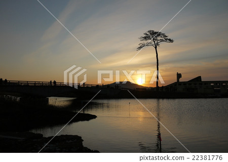 Sunrise Sunrise 22381776
