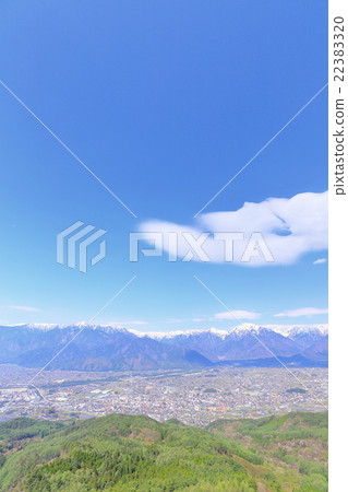 Shinshu-Nagano北阿爾卑斯山和藍天的風景 Shinshu-Nagano北阿爾卑斯山和藍天的風景 22383320