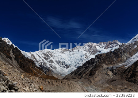 Kanchenjunga 22389228