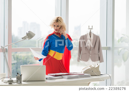 Negotiating by phone 22389276