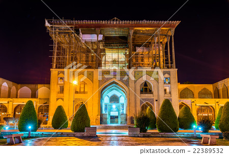Ali Qapu Palace on Naqsh-e Jahan Square in Isfahan 22389532