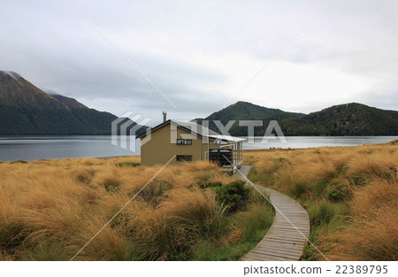 Public back country hut at lake Green Lake 22389795