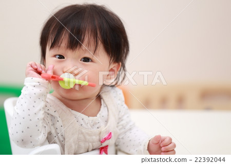 Baby (tooth consolidated toy toy baby 0 years old pacifier copy space) 22392044