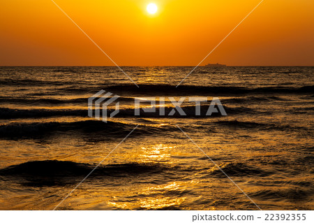 Setting sun 22392355