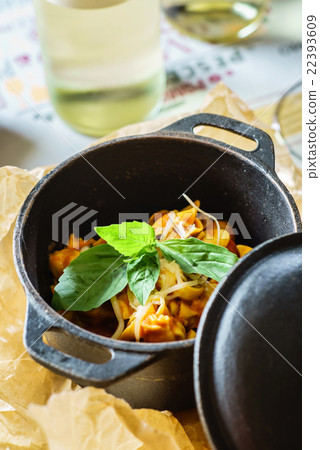 seafood pasta 22393609