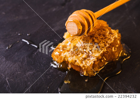 Honey drip and comb 22394232
