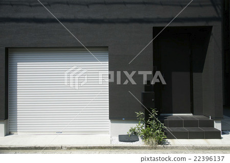 House with garage 22396137