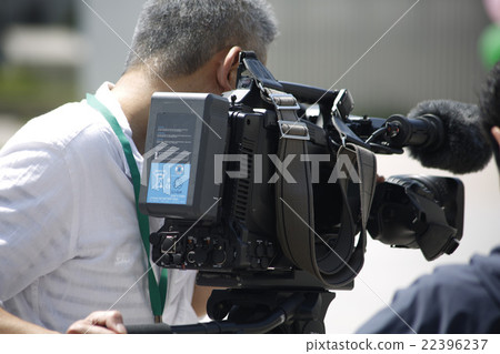 News photographer during shooting 22396237