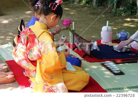 一點。森茶路。和服形狀的可愛客戶。茶道。 22396728