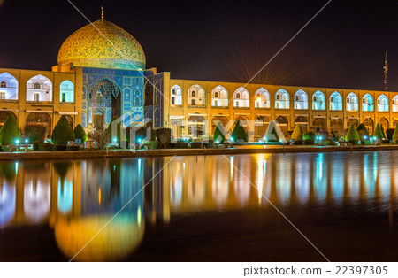 Sheikh Lotfollah Mosque on Naqsh-e Jahan Square 22397305