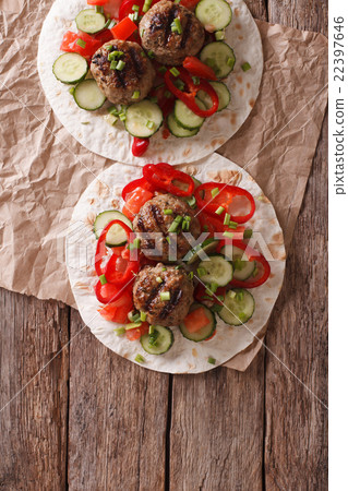 Grilled meat balls with vegetables on a flat bread Grilled meat balls with vegetables on a flat bread 22397646