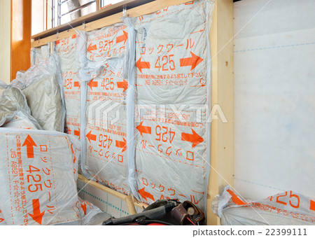 Wall renovation work (insulation / double glazing sash). 22399111