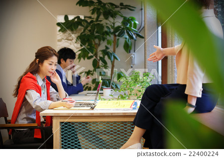 A woman working at a share office 22400224