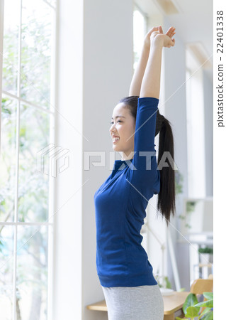 20多歲的女性伸展 20多歲的女性伸展 22401338