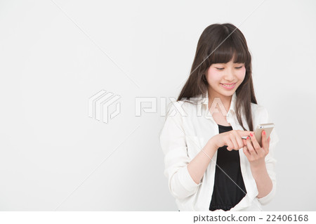 操作智能手機的婦女 操作智能手機的婦女 22406168