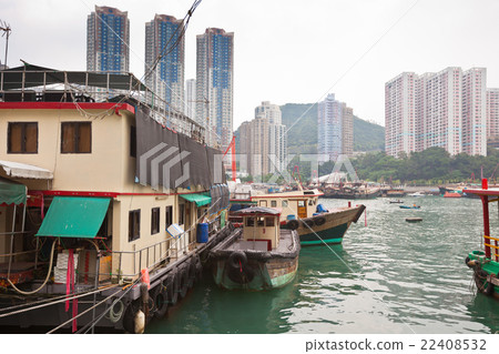 Floating village in the Aberdeen bay in Hong Kong 22408532