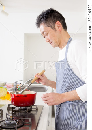 Male cooking image Male cooking image 22410401