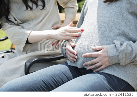 Maternity Friends 22411525