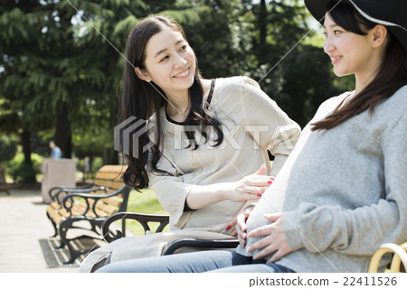 Maternity Friends 22411526