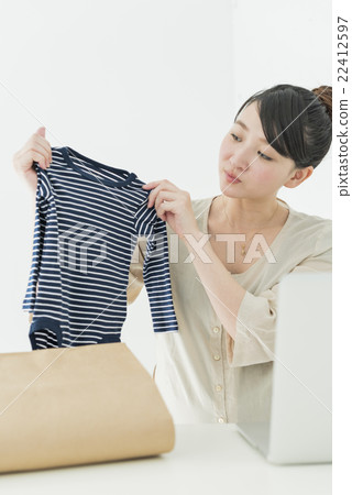 Maternity Friends 22412597