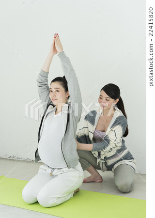 Maternity Friends 22415820