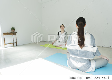 Maternity Friends 22415821