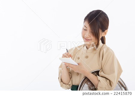 A cute girl who makes waitress bytes 22415870