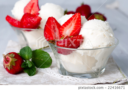 strawberry ice cream 22416671