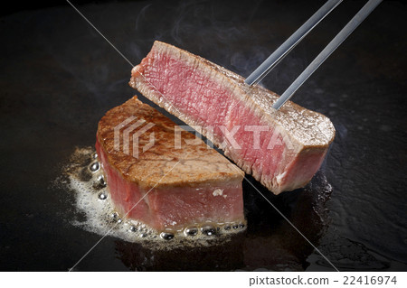 Domestic Japanese black beef fillet steak with teppanyaki section steam Domestic Japanese black beef fillet steak with teppanyaki section steam 22416974