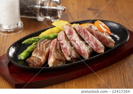 Domestically produced Kuroge Wagyu beef sirloin steak Iron plate Sheng 22417264