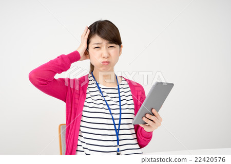 Dissatisfied women 22420576