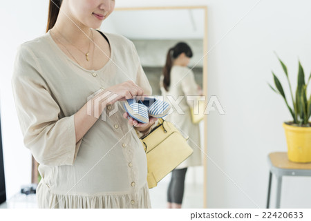 Maternity Friends 22420633