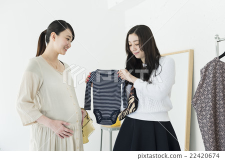 Maternity Friends 22420674