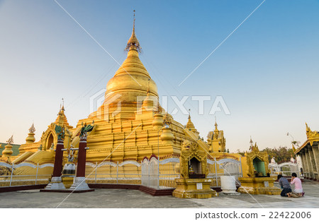 Kuthodaw Pagoda in Myanmar 22422006