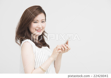 使用智能手機的女人 使用智能手機的女人 22428041